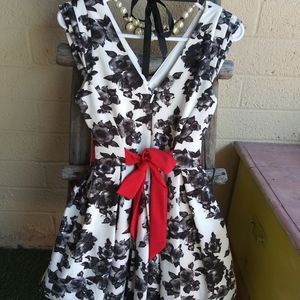 Sale!! Yi Show Floral Mini Dress